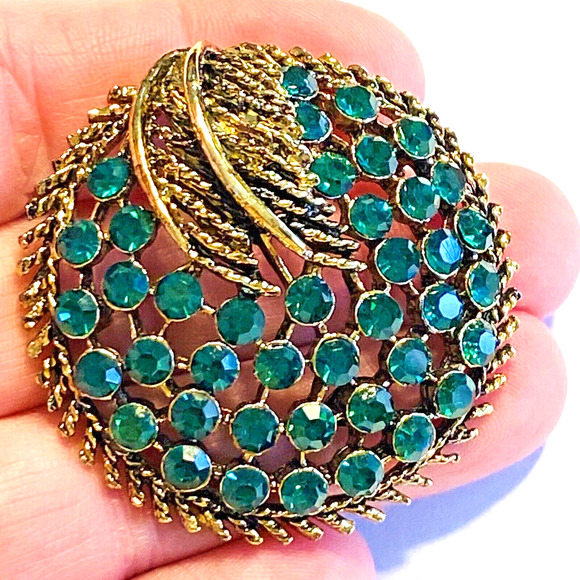 Vintage Brooch Goldtone & Green Rhinestones Mid Century Round Signed Weiss? - Picture 6 of 7